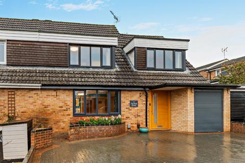 undefined, Valley Rise, Royston, Hertfordshire