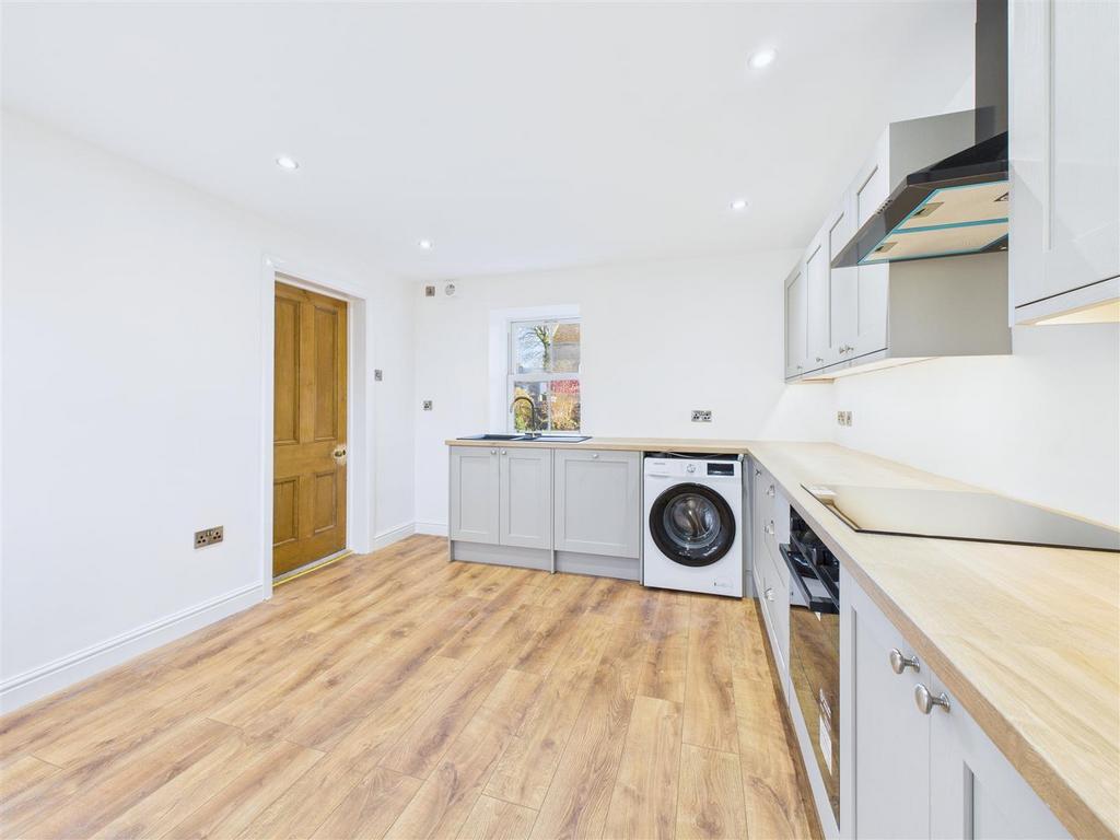 CAM04279 G0-PR0259-STILL017.jpg