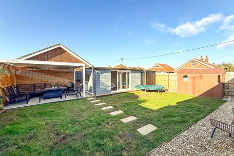 2 bedroom bungalow for sale, Lansdowne Road, Littlehampton, West Sussex