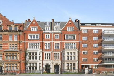 Studio to rent, Palace Court, London W2