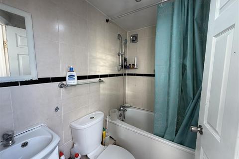 3 bedroom end of terrace house for sale, Bethany Waye, Bedfont