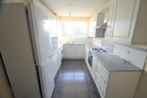 3 bedroom flat to rent, Ballards Lane, Finchley, N3