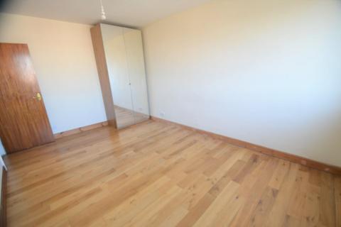 3 bedroom flat to rent, Ballards Lane, Finchley, N3