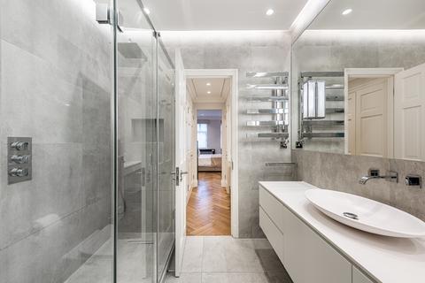 2 bedroom flat to rent, Pall Mall, London SW1Y