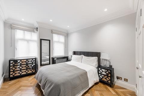 2 bedroom flat to rent, Pall Mall, London SW1Y