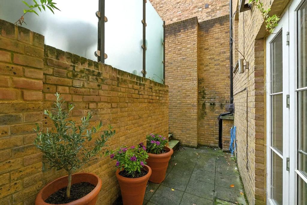 Private Courtyard