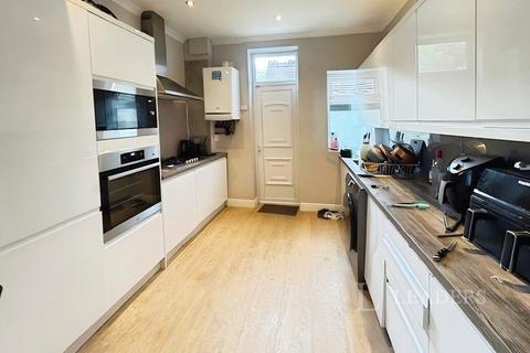 5 bedroom terraced house to rent, Slade Lane, Manchester, M19