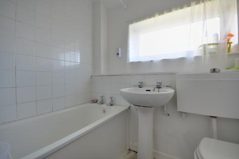 1 bedroom flat to rent, Lyneham Walk, Eastcote, HA5