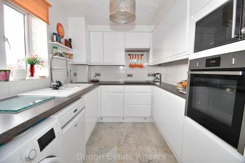2 bedroom flat for sale, Kensington Court, Heritage Way, Gosport