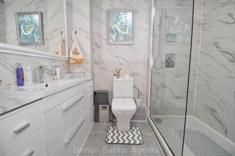 2 bedroom flat for sale, Kensington Court, Heritage Way, Gosport