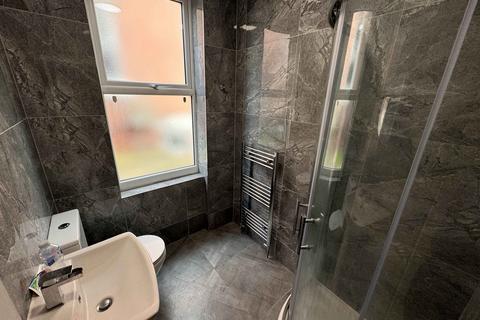 6 bedroom terraced house to rent, St Michaels Terrace, Headingley LS6