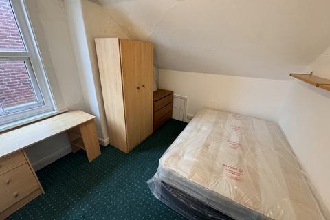 6 bedroom terraced house to rent, St Michaels Terrace, Headingley LS6