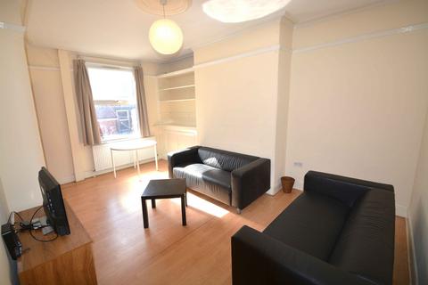6 bedroom terraced house to rent, Richmond Avenue, Hyde Park LS6