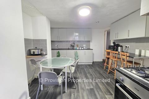 6 bedroom terraced house to rent, Richmond Avenue, Hyde Park LS6