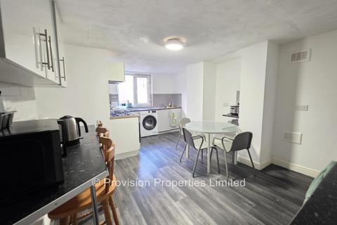 6 bedroom terraced house to rent, Richmond Avenue, Hyde Park LS6