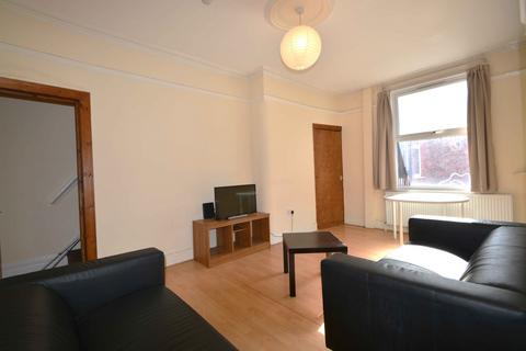 6 bedroom terraced house to rent, Richmond Avenue, Hyde Park LS6
