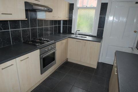 6 bedroom terraced house to rent, Manor Terrace, Hyde Park LS6