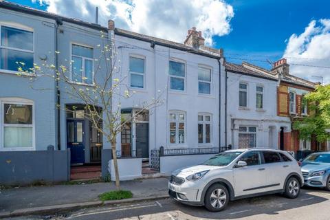 3 bedroom maisonette for sale, Cowthorpe Road, London