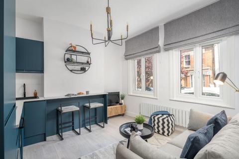3 bedroom maisonette for sale, Cowthorpe Road, London
