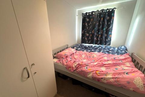 2 bedroom terraced house to rent, High Barns, Grange Park, Northampton NN4