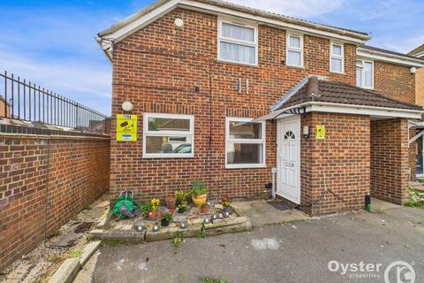 2 bedroom apartment to rent, Goresbrook Road, Dagenham, RM9