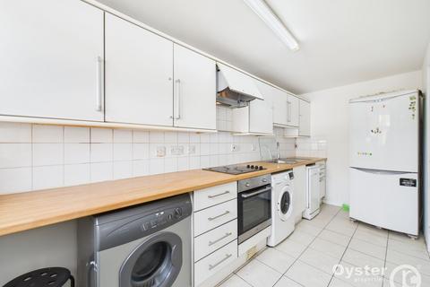2 bedroom apartment to rent, Goresbrook Road, Dagenham, RM9