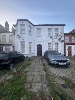 2 bedroom flat to rent, 37b Norfolk Road Ilford IG3 8LQ