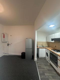 2 bedroom flat to rent, 37b Norfolk Road Ilford IG3 8LQ
