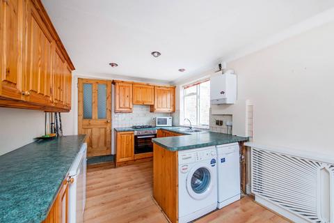 2 bedroom maisonette to rent, Tournay Road, Fulham, London, SW6