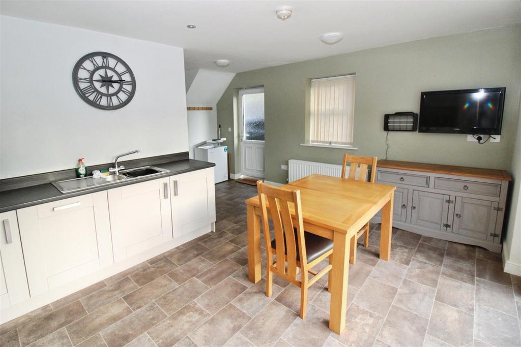 Fitted Dining Kithen