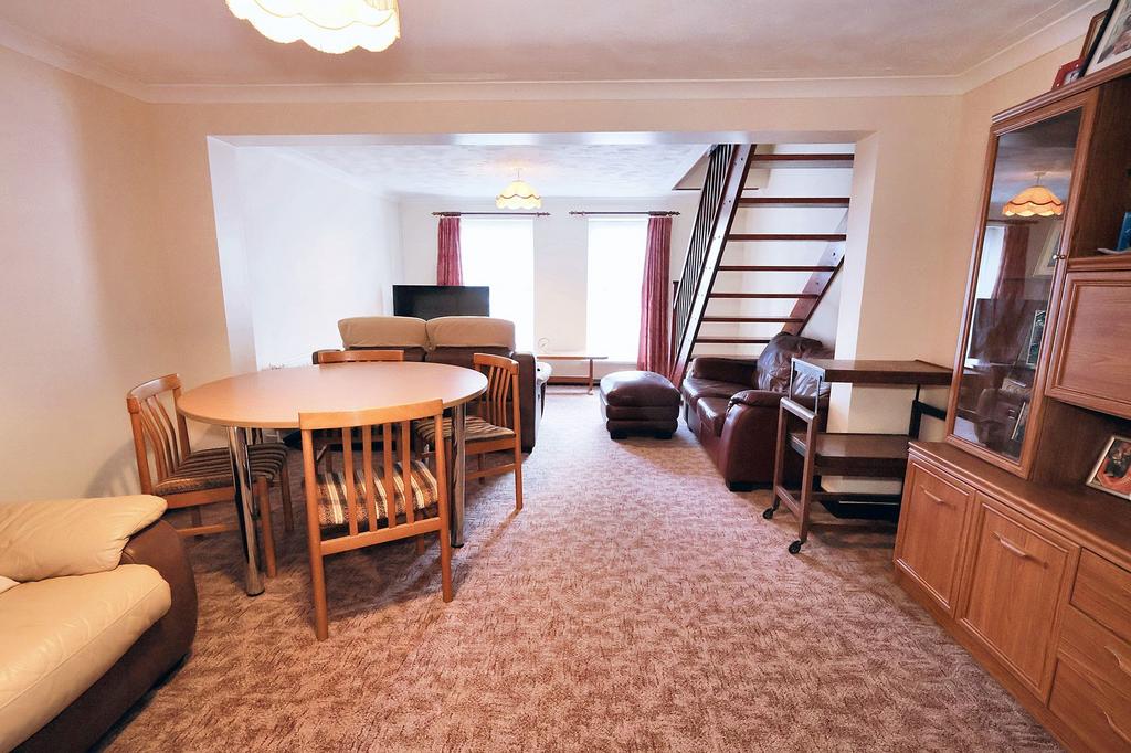 Lounge/Dining Room