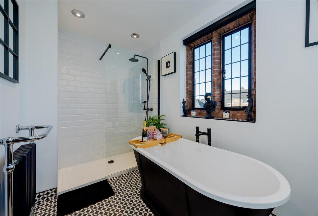 Family Bathroom 1 SAPL3866-20251125-Dx O Deep PRIME