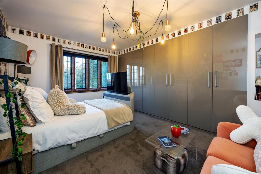 Bedroom 2 SAPL3877-20251125-Dx O Deep PRIME XD2s.jpg