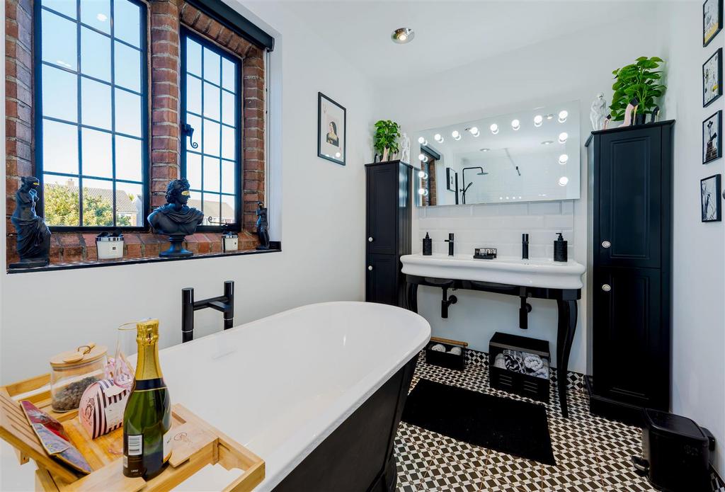 Family bathroom 1.1 SAPL3868-20251125-Dx O Deep PRIM