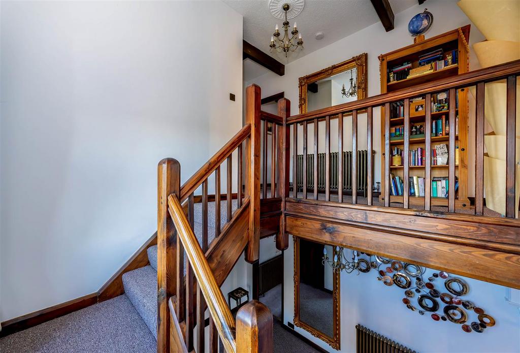 Staircase to top floor SAPL3859-20251125-Dx O Deep P