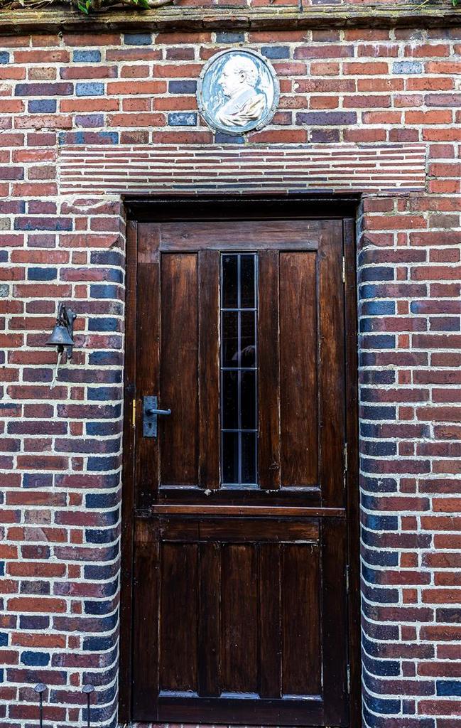 Side door historical plaque SAPL3902-20251125-Dx O 