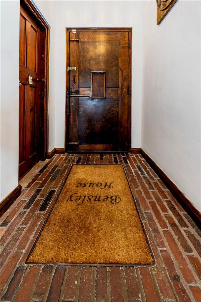 Front entrance SAPL3912-20251125-Dx O Deep PRIME XD2