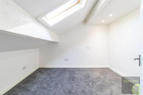 2 bedroom terraced house to rent, Oak Street, Elland