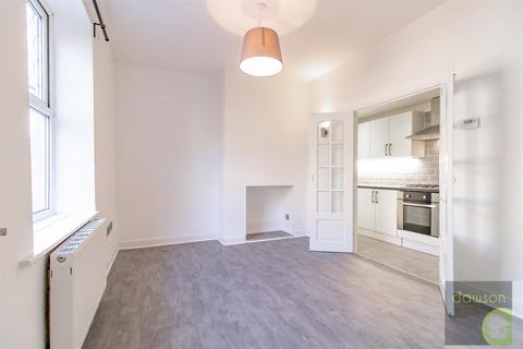 2 bedroom terraced house to rent, Oak Street, Elland