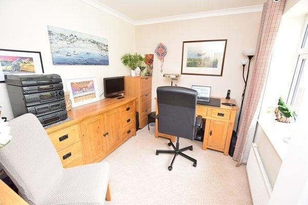 Study/bedroom 4