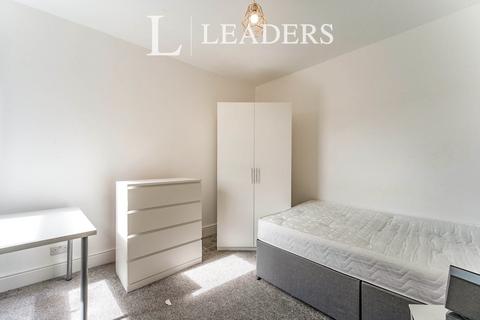 5 bedroom terraced house to rent, Bradford Road, PO5