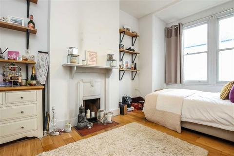 2 bedroom flat to rent, White Hart Lane, London SW13