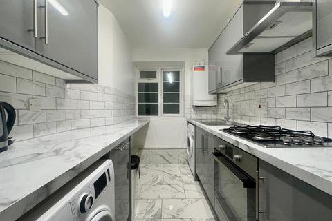 3 bedroom flat to rent, Holmbury Court, Upper Tooting Road, London SW17