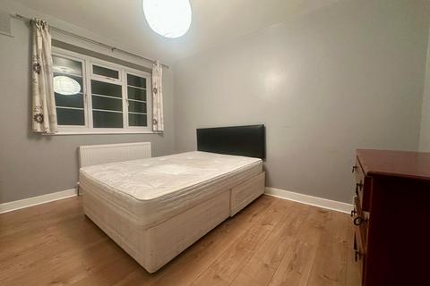 3 bedroom flat to rent, Holmbury Court, Upper Tooting Road, London SW17