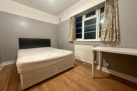 3 bedroom flat to rent, Holmbury Court, Upper Tooting Road, London SW17
