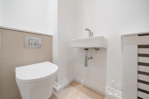 undefined, Queen's Gate, London SW7