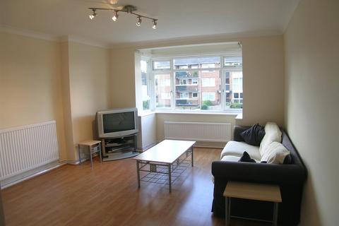 2 bedroom flat to rent, Rannoch Court, Surbiton