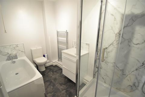 2 bedroom flat to rent, Rannoch Court, Surbiton