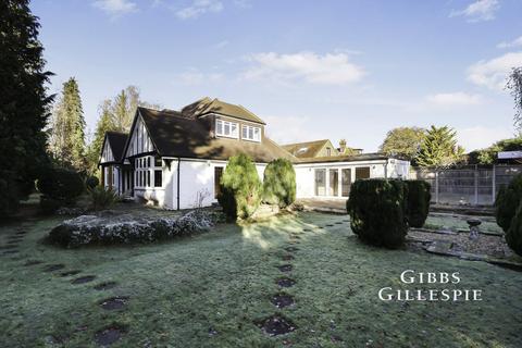 5 bedroom detached house to rent, Milton Avenue, Chalfont St. Peter, Gerrards Cross, SL9