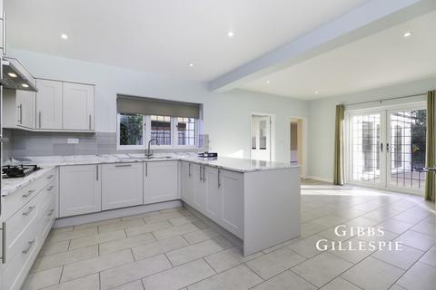 5 bedroom detached house to rent, Milton Avenue, Chalfont St. Peter, Gerrards Cross, SL9